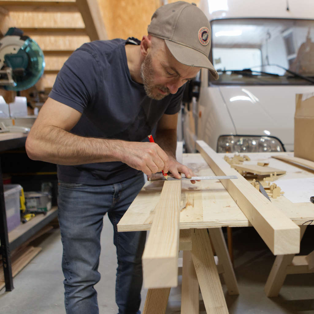 Menuiserie ébénisterie agencement objets déco et luminaires