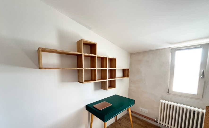 Bibliothèque à mangas installée à Lozeron, Drôme